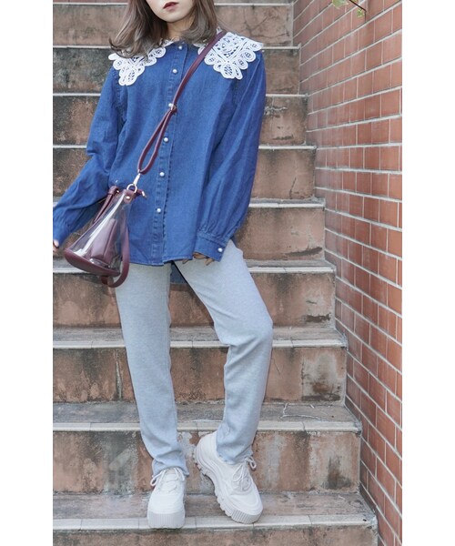 A.D.G(エーディージー)の「Big Lace Collar Denim Blouse(シャツ/ブラウス・レディース・ブルー・FREE)」の6枚目の写真