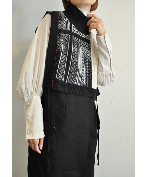 --（--）の「ジャガード＆ケーブルショートベスト（ベスト・レディース・グレー/ブラック・one）」の2枚目の写真