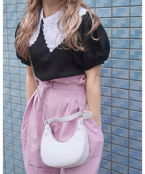 A.D.G（エーディージー）の「2way Crocodile Touch Half-moon Bag (white)（ハンドバッグ・レディース・ホワイト・FREE）」の2枚目の写真