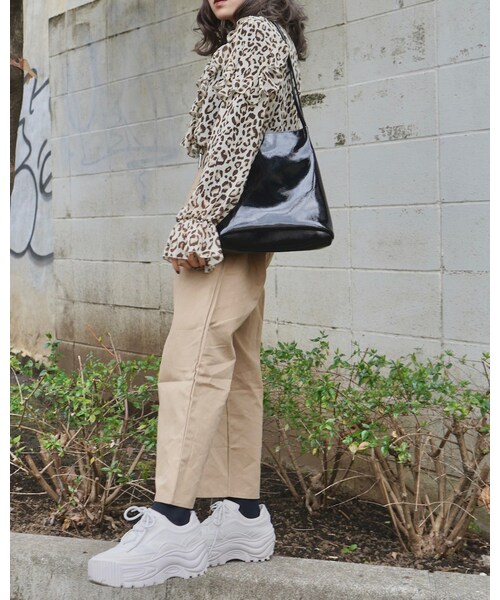 A.D.G(エーディージー)の「Tuck Wide Slacks *with Belt (beige)(スラックス・レディース・ベージュ・FREE)」の2枚目の写真