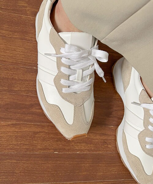 DHOLIC(ディーホリック)の「bi color sneakers(スニーカー・レディース・ベージュ・23.5)」の1枚目の写真