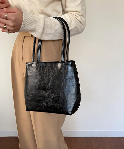 DHOLIC(ディーホリック)の「fake leather square hand bag(トートバッグ・レディース・ブラック・FREE)」の1枚目の写真