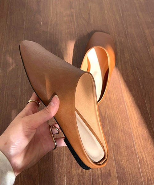 DHOLIC(ディーホリック)の「fake leather slipper mule(サンダル・レディース・ブラウン・24.5)」の1枚目の写真