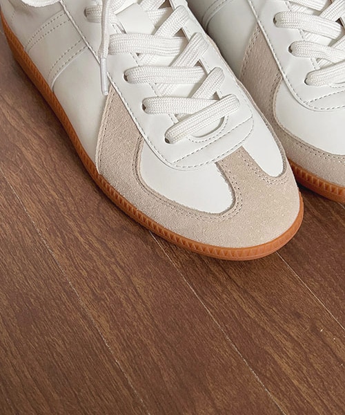 DHOLIC(ディーホリック)の「german army trainer(スニーカー・レディース・ベージュ・23.5)」の1枚目の写真