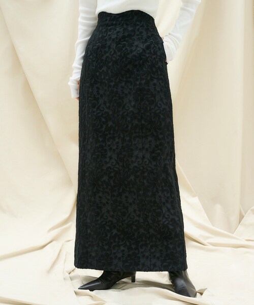 SIWEM（シウム）の「WAVE WAIST FLORAL JACQUARD SKIRT（スカート・レディース・ブラック・S/M）」の3枚目の写真