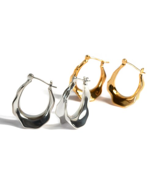 Ops.（オプス）の「Silver925 Wavy Hoop Pierce LEPATTA -レパッタ-（ピアス（両耳用）・レディース・シルバー/イエローゴールド・ONE SIZE）」の3枚目の写真