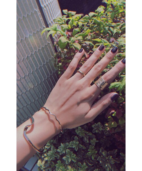 A.D.G（エーディージー）の「Undulate Bangle (gold)（バングル/リストバンド・レディース・ゴールド・FREE）」の4枚目の写真