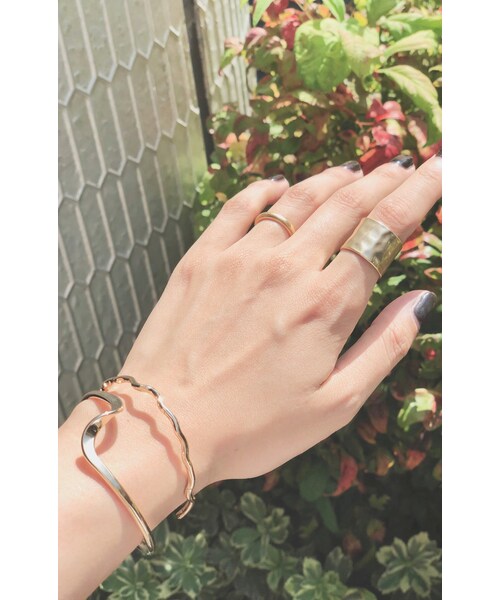 A.D.G（エーディージー）の「Undulate Bangle (gold)（バングル/リストバンド・レディース・ゴールド・FREE）」の5枚目の写真
