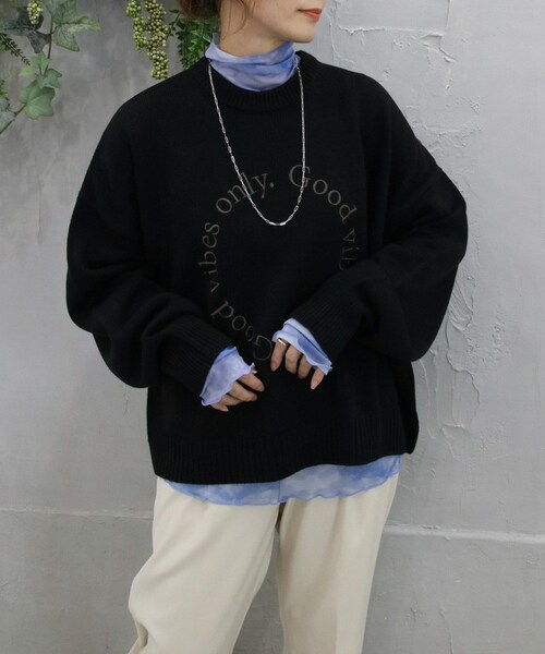 Sheson（シーズン）の「ラウンド刺繍ロゴニットプルオーバー（ニット/セーター・レディース・ホワイト/ブラウン・Free）」の2枚目の写真