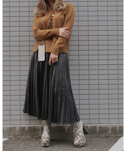A.D.G（エーディージー）の「Diagonal Button Design Knit （light brown)（ニット/セーター・レディース・ブラウン・FREE）」の2枚目の写真