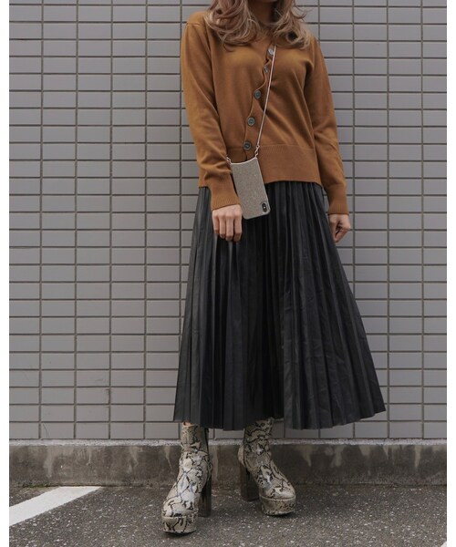 A.D.G（エーディージー）の「Diagonal Button Design Knit （light brown)（ニット/セーター・レディース・ブラウン・FREE）」の4枚目の写真
