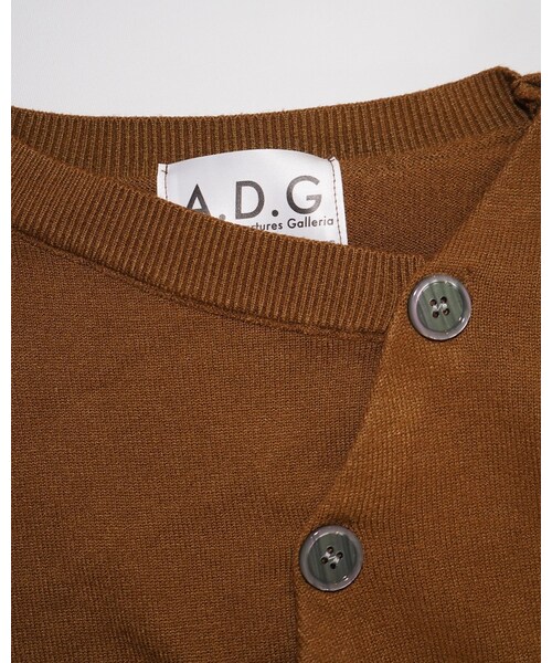 A.D.G（エーディージー）の「Diagonal Button Design Knit （light brown)（ニット/セーター・レディース・ブラウン・FREE）」の6枚目の写真
