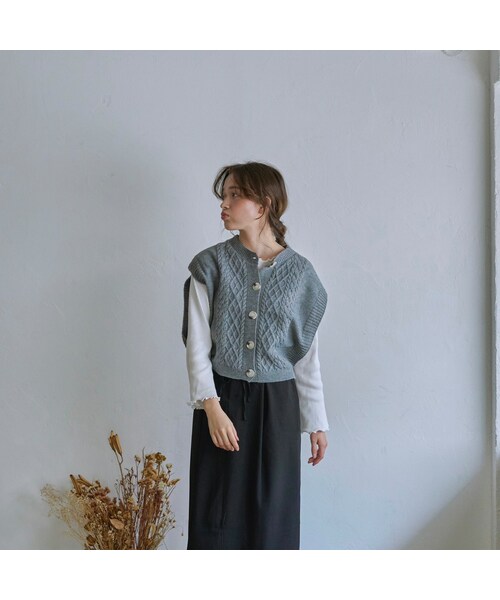t a r o s u（タロス）の「band collar knit vest（ベスト）」 WEAR
