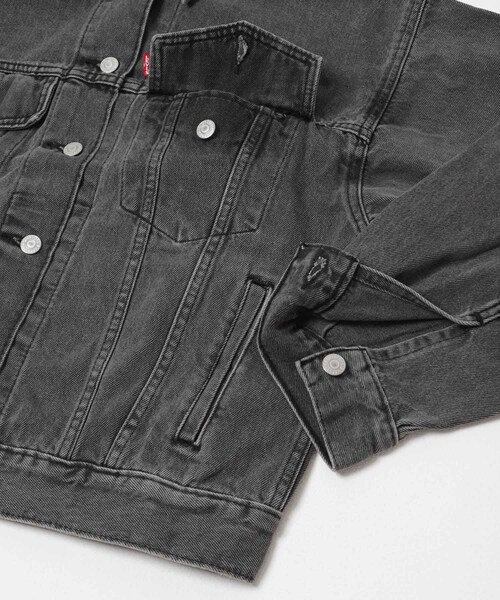 URBAN RESEARCH DOORS（アーバンリサーチドアーズ）の「LEVI’S　90S トラッカー（デニムジャケット・レディース・ライトブルー/ブラック・S）」の9枚目の写真