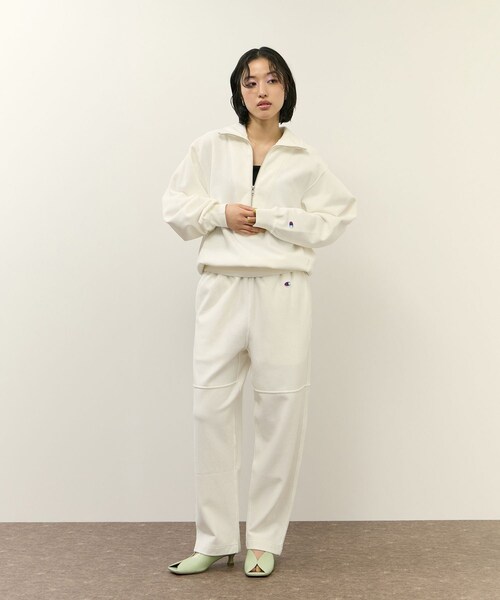 ADAM ET ROPE'(アダムエロペ)の「【Champion for ADAM ET ROPE'】別注 SWEAT HALF ZIP(スウェット・レディース・オフホワイト/ブラウン系/ネイビー・F)」の7枚目の写真