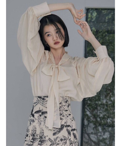 LAGUNAMOON（ラグナムーン）の「2WAYボウタイブラウス（シャツ/ブラウス・レディース・アイボリー/ブラック/グリーン/ブラウン・F）」の2枚目の写真