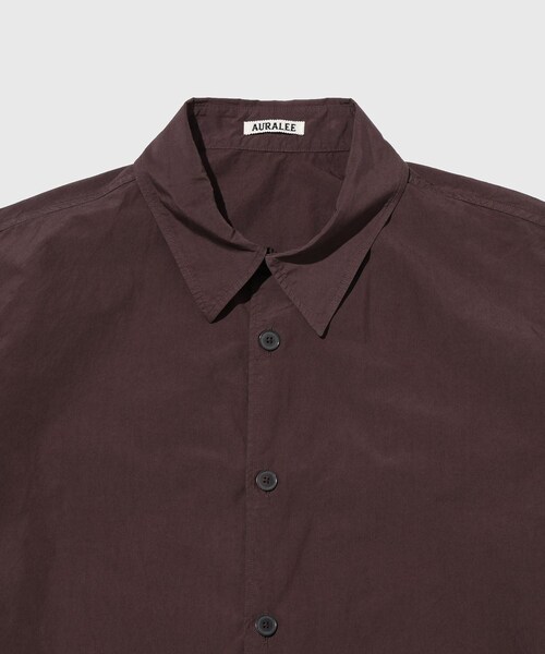 ADAM ET ROPE'(アダムエロペ)の「【AURALEE/オーラリー】GARMENT-DYED FINX SHUTTLE WEATHER SHIRT(シャツ/ブラウス・メンズ・ホワイト/ダークブラウン・3/4)」の6枚目の写真