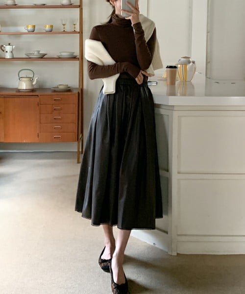 EVERY NANA（エブリナナ）の「ピンタックレザーロングスカート