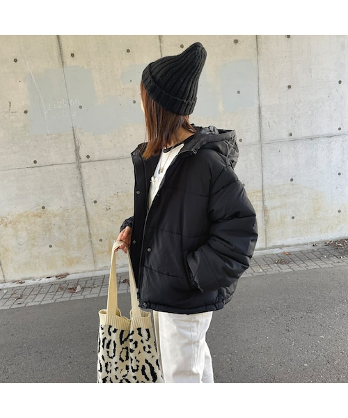 copine（コピン）の「フード付きオーバーサイズダウン（ダウンジャケット/コート・レディース・ブラック・M）」の2枚目の写真