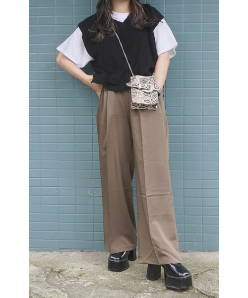 A.D.G（エーディージー）の「Basic V-neck Knit Vest (black)（ベスト・レディース・ブラック・FREE）」の2枚目の写真