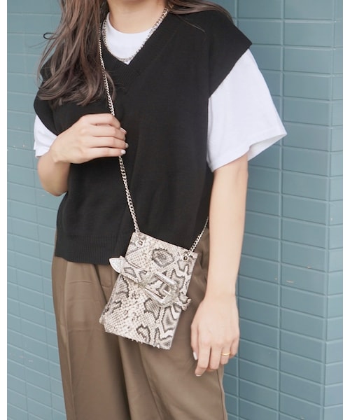 A.D.G（エーディージー）の「Basic V-neck Knit Vest (black)（ベスト・レディース・ブラック・FREE）」の3枚目の写真