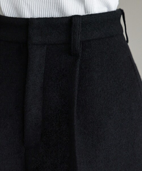 SIWEM（シウム）の「FLUFFY WOOL WIDE TAPERED PANTS（その他