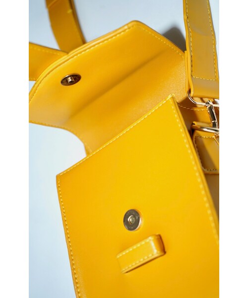 A.D.G(エーディージー)の「2strap 2way Leather Square Bag(yellow)(ショルダーバッグ・レディース・イエロー・FREE)」の11枚目の写真