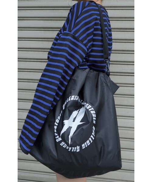 A.D.G(エーディージー)の「ADG SCRATCH CIRCLE LOGO NYLON 2WAY BAG(トートバッグ・レディース・ブラック・FREE)」の4枚目の写真
