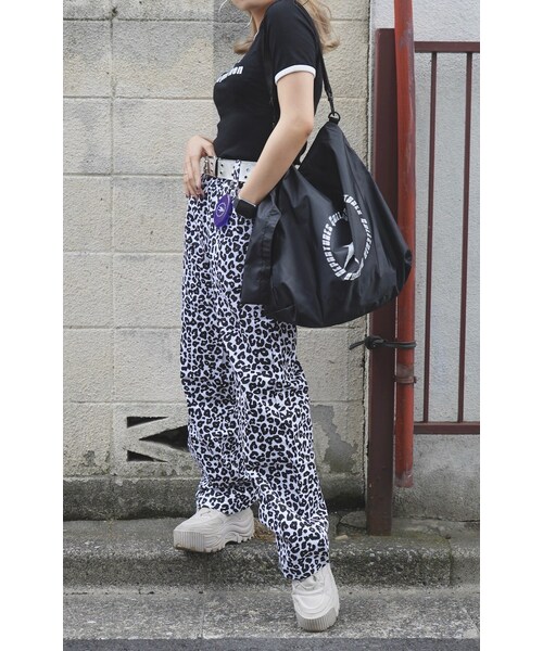 A.D.G(エーディージー)の「ADG SCRATCH CIRCLE LOGO NYLON 2WAY BAG(トートバッグ・レディース・ブラック・FREE)」の8枚目の写真
