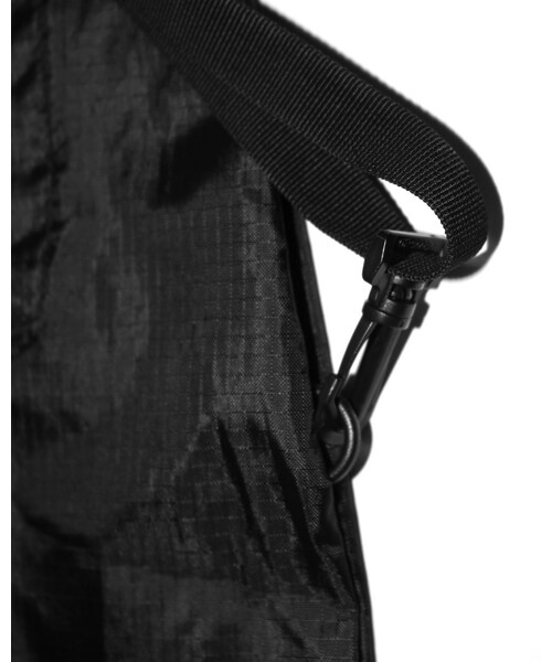 A.D.G(エーディージー)の「ADG SCRATCH CIRCLE LOGO NYLON 2WAY BAG(トートバッグ・レディース・ブラック・FREE)」の14枚目の写真