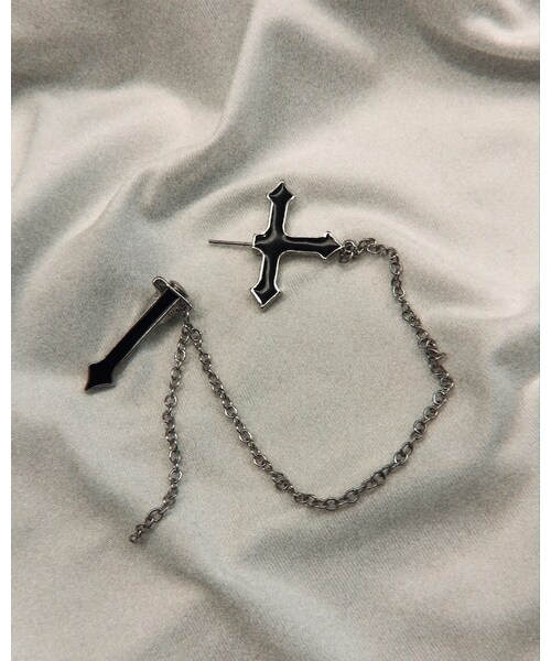 A.D.G(エーディージー)の「Black Cross&Chain Pierced Earring(ピアス(片耳用)・レディース・シルバー・FREE)」の3枚目の写真