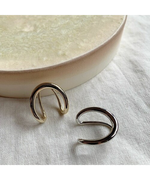 copine（コピン）の「OVAL LINE EARCUFF(2color)（イヤーカフ・レディース・シルバー/ゴールド・22×20mm）」の3枚目の写真