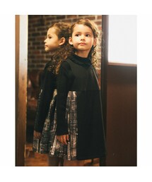 BeBe（ベベ）の「サテン シネマ マガジン プリント ワンピース (100~150cm)（ワンピース・キッズ）」