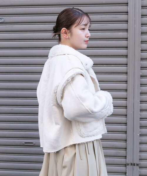 KBF（ケイビーエフ）の「マルチWAYボアジャケット（テーラードジャケット・レディース・BEIGE/IVORY/BLACK・one）」の9枚目の写真