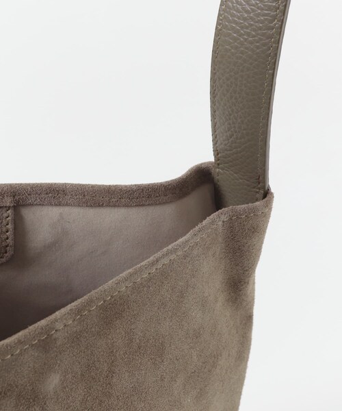 URBAN RESEARCH（アーバンリサーチ）の「ワンハンドルスウェードトートバッグ（トートバッグ・レディース・GREGE/D.BROWN・-0）」の21枚目の写真
