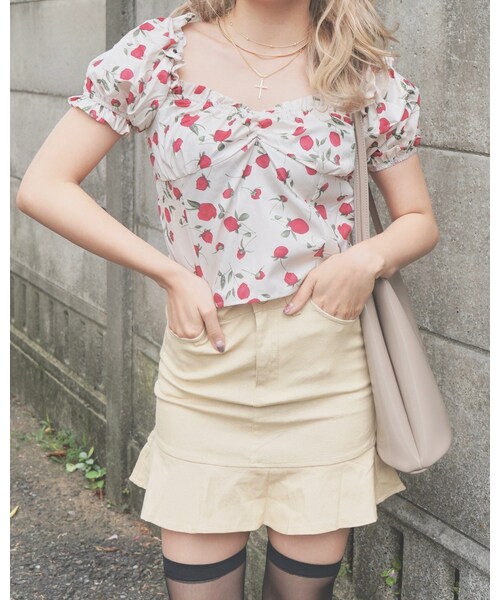 A.D.G(エーディージー)の「Tulip Puff Sleeve Tops(beige)(シャツ/ブラウス・レディース・ベージュ・FREE)」の1枚目の写真