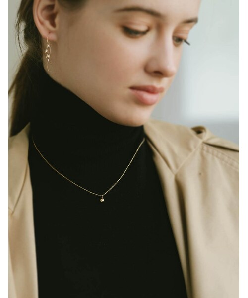 Ops.（オプス）の「K18 ゴールドネックレス ハート エッグ 豆 MOLLICA NECKLACE -モリカ ネックレス-（ネックレス・レディース・イエローゴールド エッグ(K18)/イエローゴールド ファーべ(豆)(K18)/イエローゴールド ハート(K18)・ONE SIZE）」の4枚目の写真