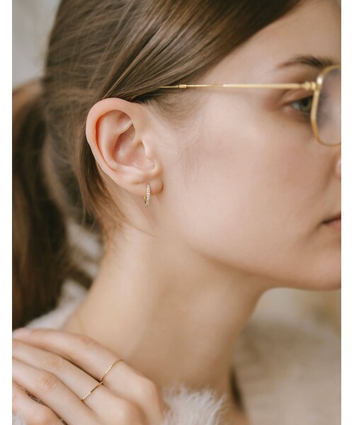 Ops.（オプス）の「フープピアス 小さめ ジルコニア KYKLOS-STR CV PAVE HOOP PIERCE -キクロス ストレート-（ピアス（両耳用）・レディース・シルバー/ゴールド・ONE SIZE）」の15枚目の写真