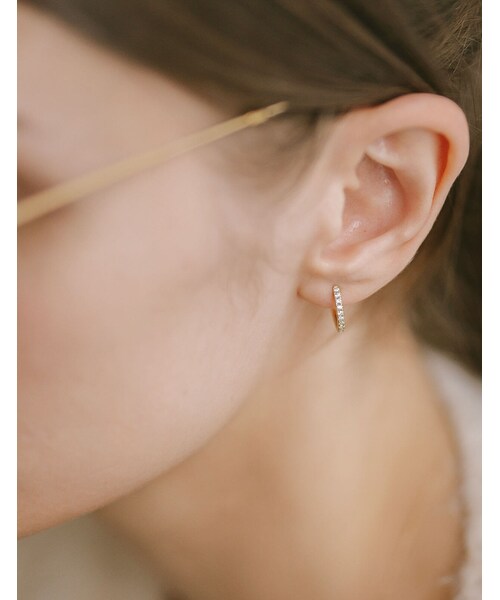 Ops.（オプス）の「フープピアス 小さめ ジルコニア KYKLOS-STR CV PAVE HOOP PIERCE -キクロス ストレート-（ピアス（両耳用）・レディース・シルバー/ゴールド・ONE SIZE）」の16枚目の写真