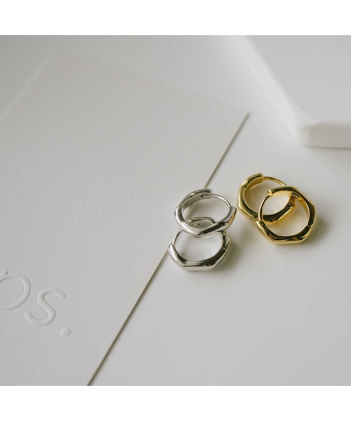Ops.（オプス）の「フープピアス 小さめ ウェーブ KYKLOS-WAVE HOOP PIERCE -キクロス ウェーブ-（ピアス（両耳用）・レディース・シルバー/ゴールド・ONE SIZE）」の7枚目の写真