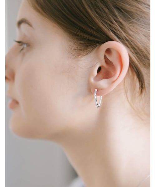 Ops.（オプス）の「フープピアス ジルコニア キラキラ V字シェイプ KYKLOS-WEG HOOP PIERCE -キクロス ウェッジ-（ピアス（両耳用）・レディース・シルバー/ゴールド・ONE SIZE）」の6枚目の写真