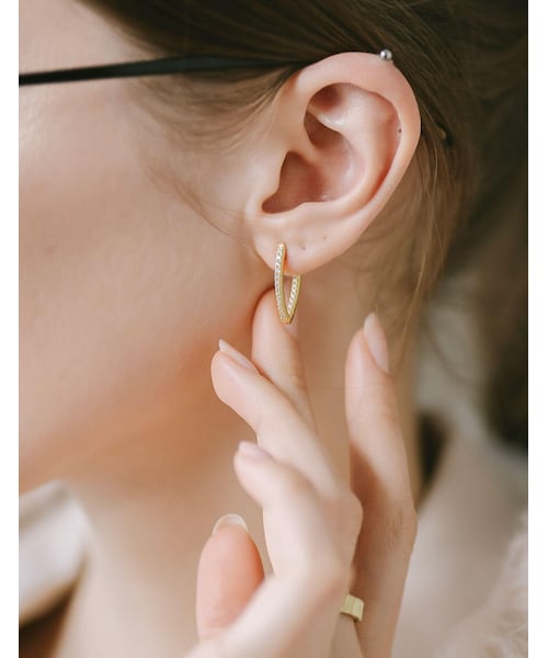 Ops.（オプス）の「フープピアス ジルコニア キラキラ V字シェイプ KYKLOS-WEG HOOP PIERCE -キクロス ウェッジ-（ピアス（両耳用）・レディース・シルバー/ゴールド・ONE SIZE）」の13枚目の写真