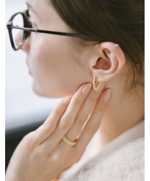 Ops.（オプス）の「フープピアス ジルコニア キラキラ V字シェイプ KYKLOS-WEG HOOP PIERCE -キクロス ウェッジ-（ピアス（両耳用）・レディース・シルバー/ゴールド・ONE SIZE）」の15枚目の写真