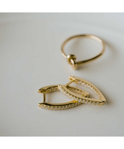 Ops.（オプス）の「フープピアス ジルコニア キラキラ V字シェイプ KYKLOS-WEG HOOP PIERCE -キクロス ウェッジ-（ピアス（両耳用）・レディース・シルバー/ゴールド・ONE SIZE）」の16枚目の写真