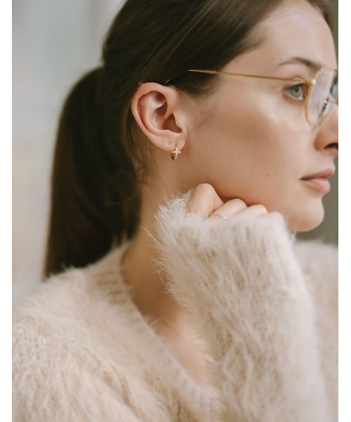 Ops.（オプス）の「フープピアス 小さめ ジルコニア クロス KYKLOS-CROS CV PAVE HOOP PIERCE -キクロス クロス-（ピアス（両耳用）・レディース・シルバー/ゴールド・13mm/10mm）」の12枚目の写真