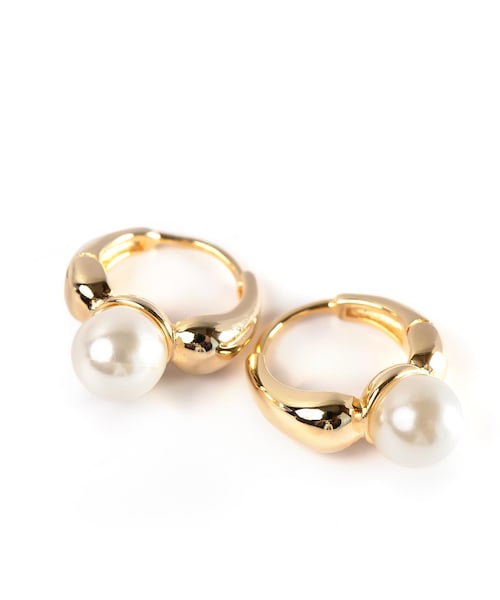Ops.（オプス）の「パール フープピアス ぶら下がり 小さめ KYKLOS-PEARL HOOP PIERCE -キクロス パール-（ピアス（両耳用）・レディース・ゴールド・ONE SIZE）」の7枚目の写真