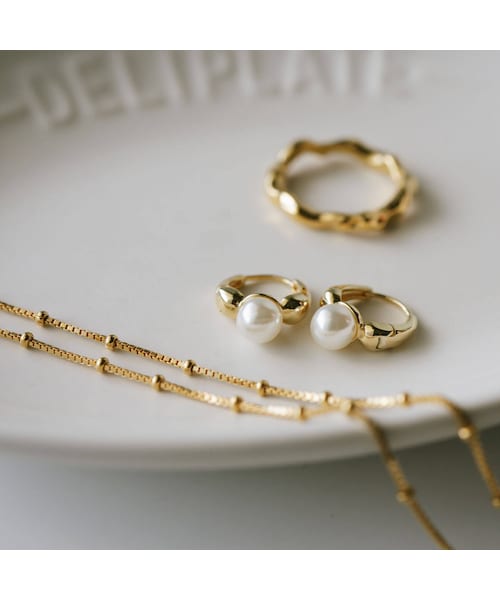 Ops.（オプス）の「パール フープピアス ぶら下がり 小さめ KYKLOS-PEARL HOOP PIERCE -キクロス パール-（ピアス（両耳用）・レディース・ゴールド・ONE SIZE）」の9枚目の写真