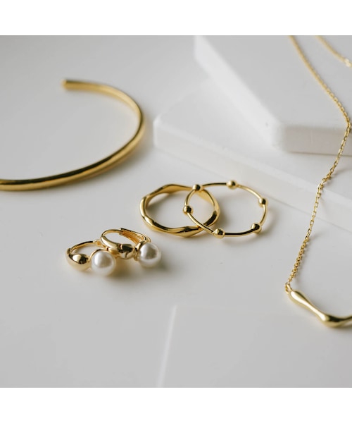 Ops.（オプス）の「パール フープピアス ぶら下がり 小さめ KYKLOS-PEARL HOOP PIERCE -キクロス パール-（ピアス（両耳用）・レディース・ゴールド・ONE SIZE）」の10枚目の写真