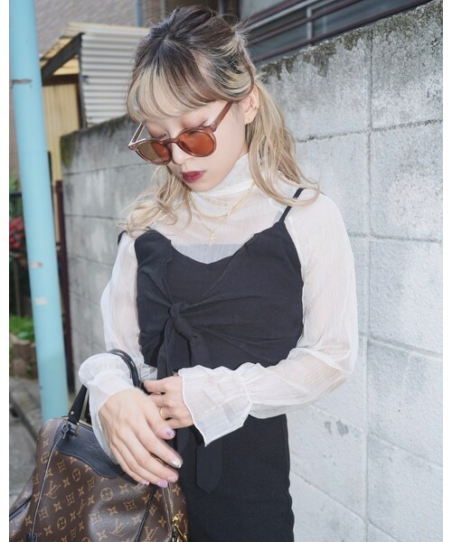A.D.G(エーディージー)の「Front Ribbon Bustier(black)(キャミソール・レディース・ブラック・FREE)」の2枚目の写真