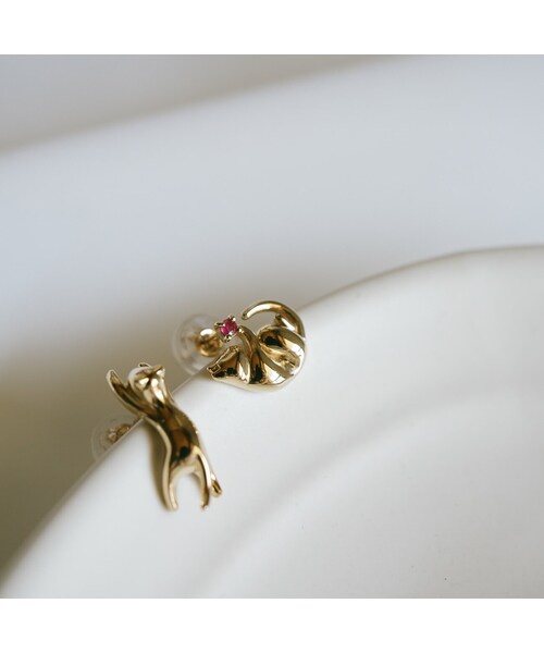 Ops.（オプス）の「K10 ダイヤ ルビー ピアス 猫 ZOI-CAT -ゾイ